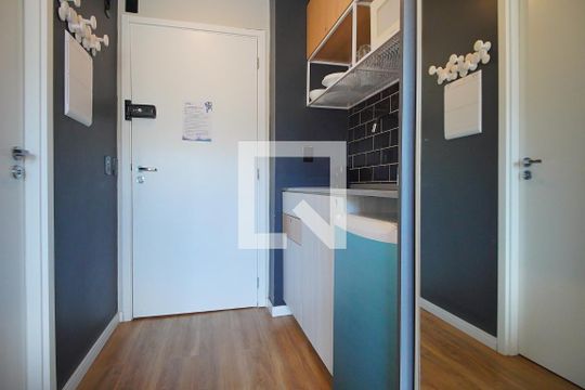 Cozinha  de apartamento à venda com 1 quarto, 20m² em Santa Cecília, Porto Alegre