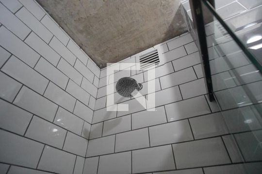 Banheiro  de apartamento à venda com 1 quarto, 20m² em Santa Cecília, Porto Alegre