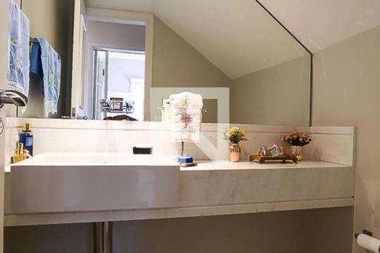 Lavabo de apartamento à venda com 3 quartos, 230m² em Vila Suzana, São Paulo