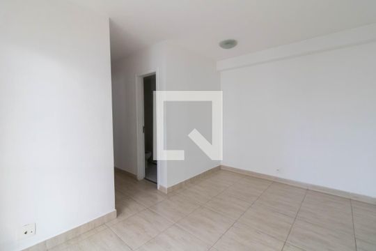 Sala de apartamento para alugar com 3 quartos, 80m² em Jardim Cocaia, Guarulhos