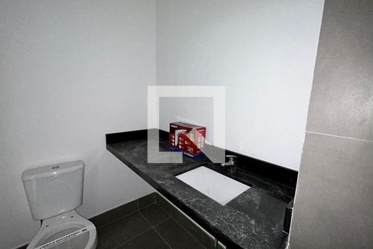 Banheiro de kitnet/studio à venda com 1 quarto, 38m² em Marechal Rondon, Canoas