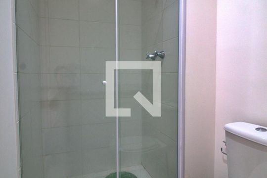 Banheiro de apartamento para alugar com 2 quartos, 49m² em Parque Reboucas, São Paulo