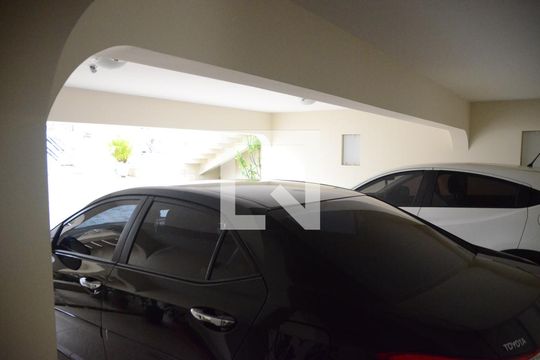 Garagem de casa à venda com 5 quartos, 408m² em Adalgisa, Osasco