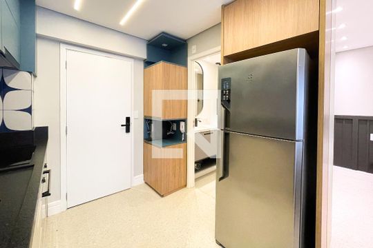 Cozinha de apartamento para alugar com 1 quarto, 35m² em Pinheiros, São Paulo