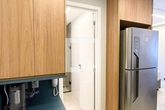 Cozinha de apartamento para alugar com 1 quarto, 35m² em Pinheiros, São Paulo