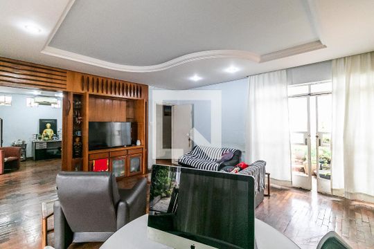 Sala de casa à venda com 3 quartos, 231m² em Sagrada Família, Belo Horizonte
