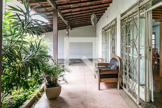 Varanda de casa à venda com 3 quartos, 231m² em Sagrada Família, Belo Horizonte