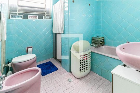 Banheiro Social de casa à venda com 3 quartos, 231m² em Sagrada Família, Belo Horizonte