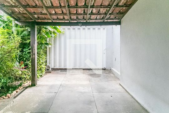 Garagem de casa à venda com 3 quartos, 231m² em Sagrada Família, Belo Horizonte