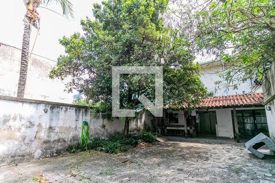 Quintal de casa à venda com 3 quartos, 231m² em Sagrada Família, Belo Horizonte
