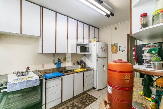 Cozinha de casa à venda com 3 quartos, 231m² em Sagrada Família, Belo Horizonte