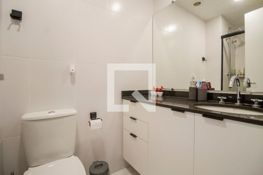 Banheiro de kitnet/studio à venda com 1 quarto, 31m² em Pinheiros, São Paulo