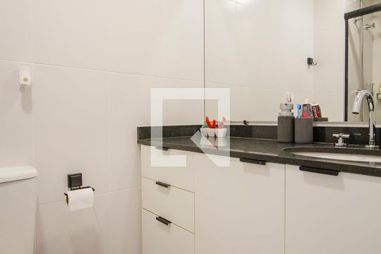 Banheiro de kitnet/studio à venda com 1 quarto, 31m² em Pinheiros, São Paulo