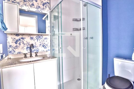 Banheiro de kitnet/studio para alugar com 1 quarto, 21m² em Belenzinho, São Paulo