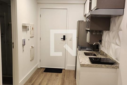 Cozinha de kitnet/studio para alugar com 1 quarto, 24m² em Paraíso, São Paulo