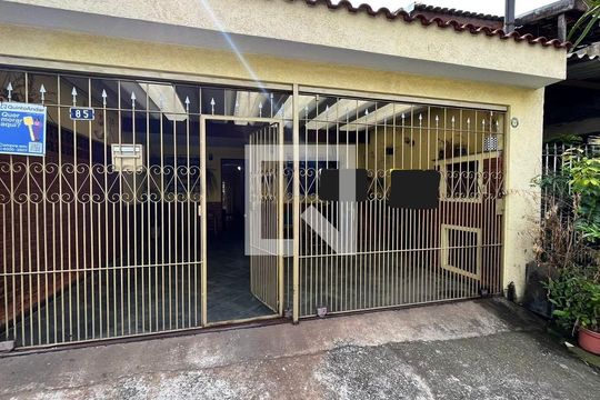 Fachada de casa à venda com 3 quartos, 200m² em Vila Nelson, São Paulo
