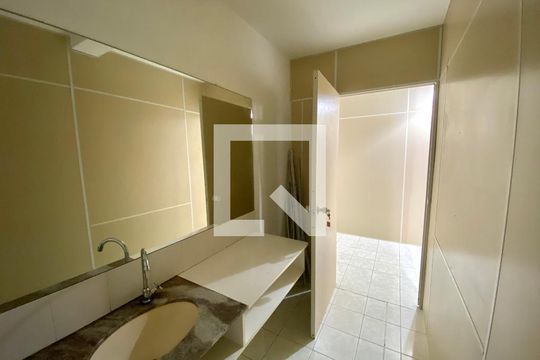 Banheiro 1 de apartamento à venda com 2 quartos, 67m² em Centro, São Leopoldo