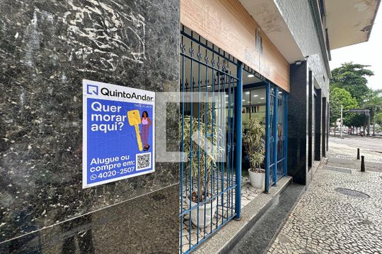 Plaquinha instalada de kitnet/studio para alugar com 1 quarto, 20m² em Centro, Rio de Janeiro