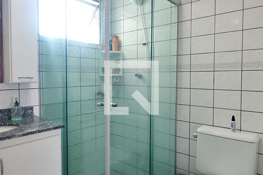 Banheiro Social de apartamento à venda com 3 quartos, 84m² em Campestre, Santo André