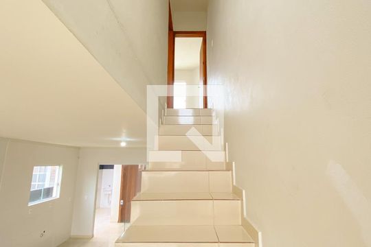 Escada de casa para alugar com 3 quartos, 90m² em São João do Rio Vermelho, Florianópolis
