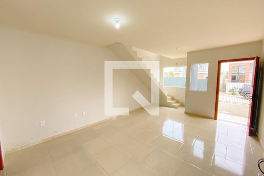 Sala de casa para alugar com 3 quartos, 90m² em São João do Rio Vermelho, Florianópolis