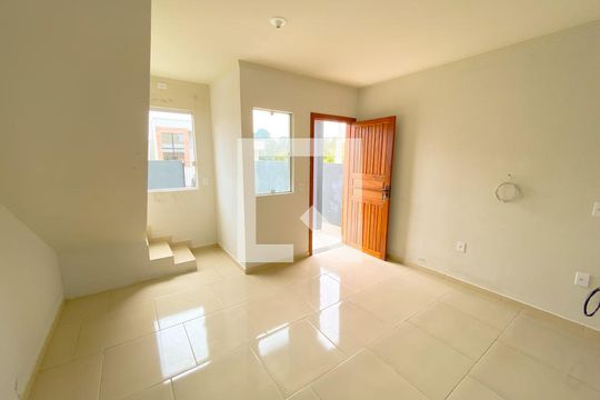Sala de casa para alugar com 3 quartos, 90m² em São João do Rio Vermelho, Florianópolis