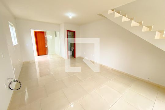 Sala de casa para alugar com 3 quartos, 90m² em São João do Rio Vermelho, Florianópolis