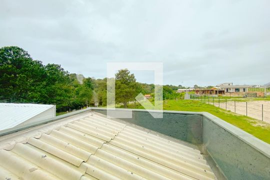 Vista da Suíte 2 de casa para alugar com 3 quartos, 90m² em São João do Rio Vermelho, Florianópolis