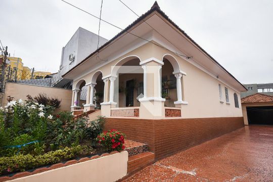 Fachada de casa à venda com 2 quartos, 348m² em Vila Morse, São Paulo