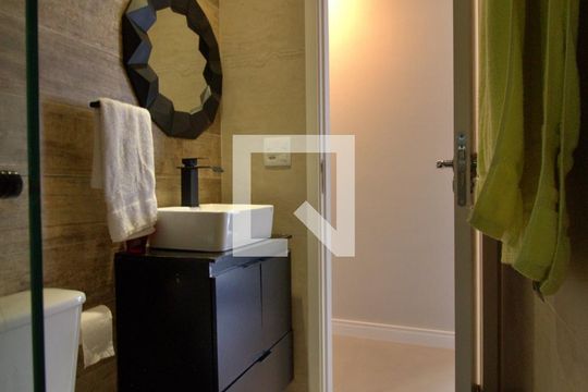Banheiro de apartamento para alugar com 2 quartos, 60m² em Vila Andrade, São Paulo