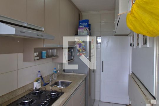 Cozinha de apartamento à venda com 2 quartos, 42m² em Vila Pirajussara, São Paulo