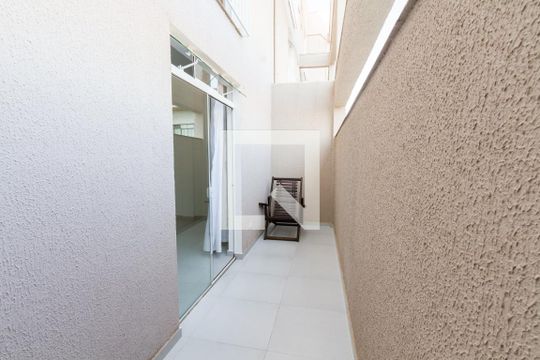 Varanda de kitnet/studio para alugar com 1 quarto, 24m² em Tingui, Curitiba