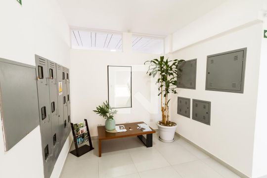Hall de entrada de kitnet/studio para alugar com 1 quarto, 24m² em Tingui, Curitiba