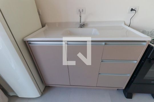 Pia de kitnet/studio para alugar com 1 quarto, 24m² em Tingui, Curitiba