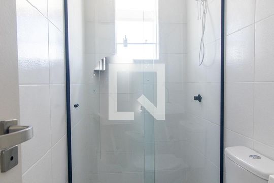 Banheiro Social de kitnet/studio para alugar com 1 quarto, 24m² em Tingui, Curitiba