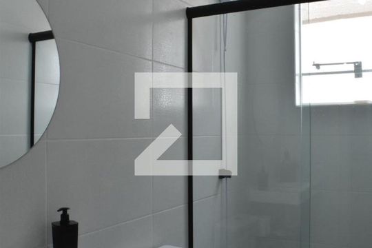 Banheiro social de apartamento à venda com 1 quarto, 24m² em Tingui, Curitiba