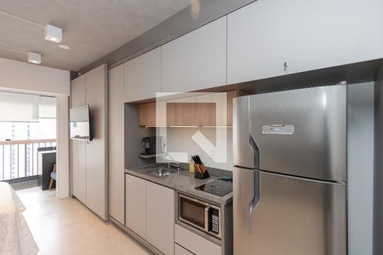 Cozinha de kitnet/studio para alugar com 1 quarto, 25m² em Brooklin, São Paulo