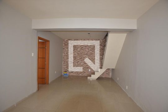 Sala de casa para alugar com 1 quarto, 50m² em Madureira, Rio de Janeiro