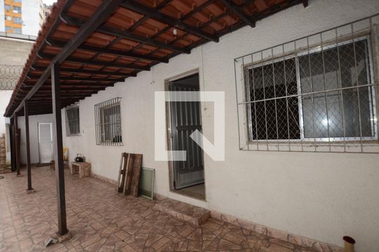 Fachada de casa para alugar com 1 quarto, 50m² em Madureira, Rio de Janeiro