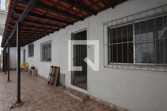Fachada de casa para alugar com 1 quarto, 50m² em Madureira, Rio de Janeiro