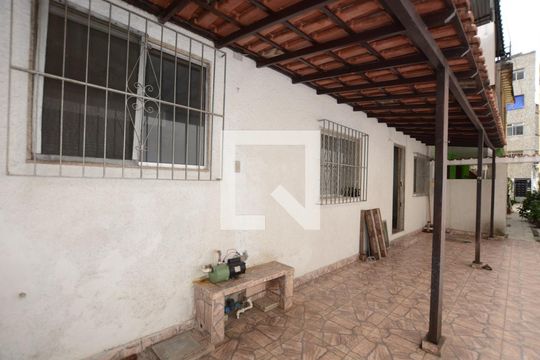 Fachada de casa para alugar com 1 quarto, 50m² em Madureira, Rio de Janeiro