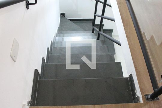 Escada de casa à venda com 2 quartos, 185m² em Lauzane Paulista, São Paulo