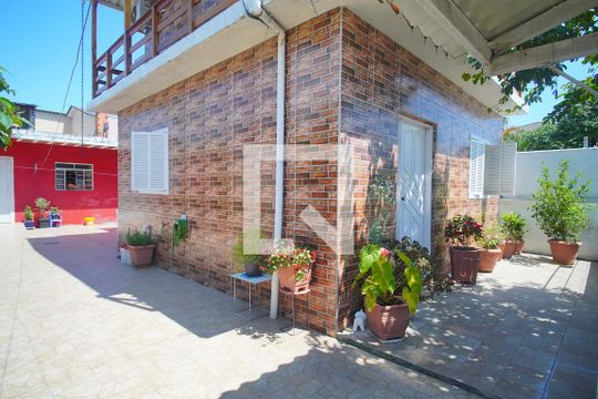 Área Externa de casa à venda com 2 quartos, 180m² em Campina, São Leopoldo