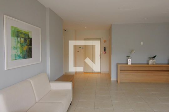Hall de entrada de apartamento para alugar com 2 quartos, 66m² em Humaitá, Porto Alegre