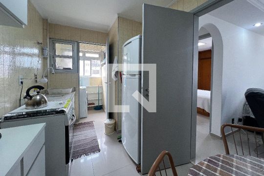 Cozinha de apartamento para alugar com 1 quarto, 42m² em Moema, São Paulo