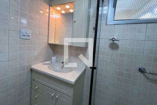 Banheiro de apartamento para alugar com 1 quarto, 42m² em Moema, São Paulo