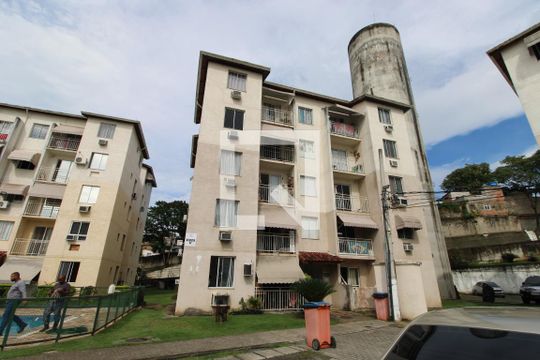 Fachada do bloco de apartamento à venda com 2 quartos, 50m² em Cordovil, Rio de Janeiro