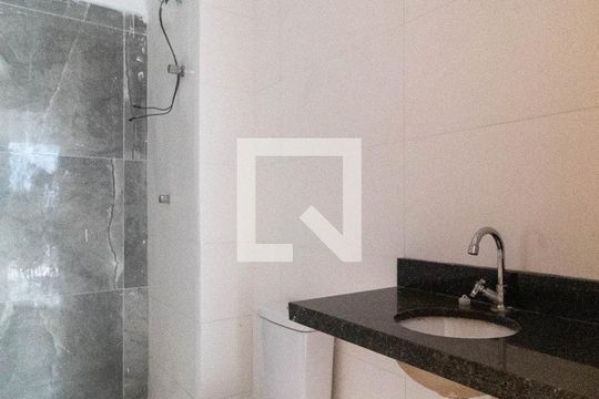 Banheiro de apartamento à venda com 2 quartos, 50m² em Vila Esperança, São Paulo