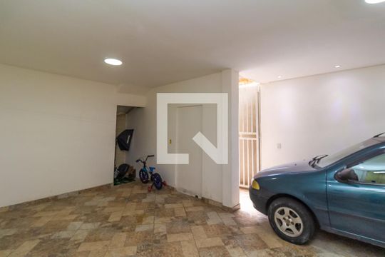 Garagem de casa à venda com 2 quartos, 222m² em Parque Santa Madalena, São Paulo