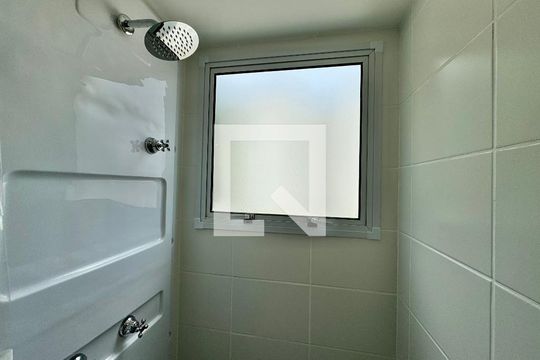 Banheiro Social de apartamento para alugar com 2 quartos, 48m² em Vargem Pequena, Rio de Janeiro